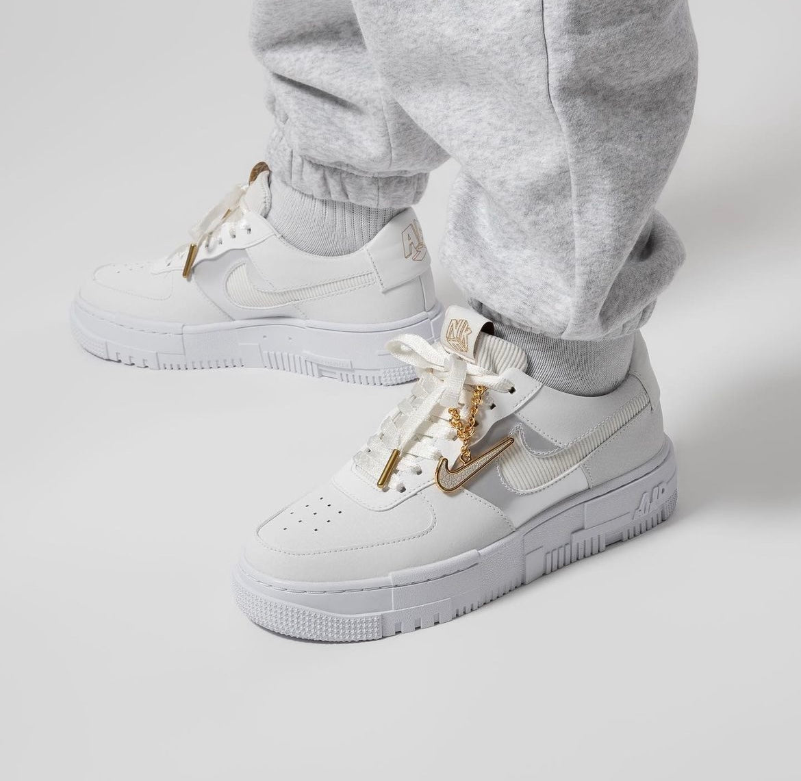 Nike Air Force 1 Low Pixel | 100% Origineel | SneakerAsk