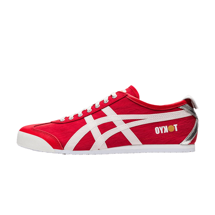 Onitsuka Tiger Mexico 66 Konbu Tokyo vooraanzicht, rood canvas met wit embleem en witte zool, metallic detail op hiel