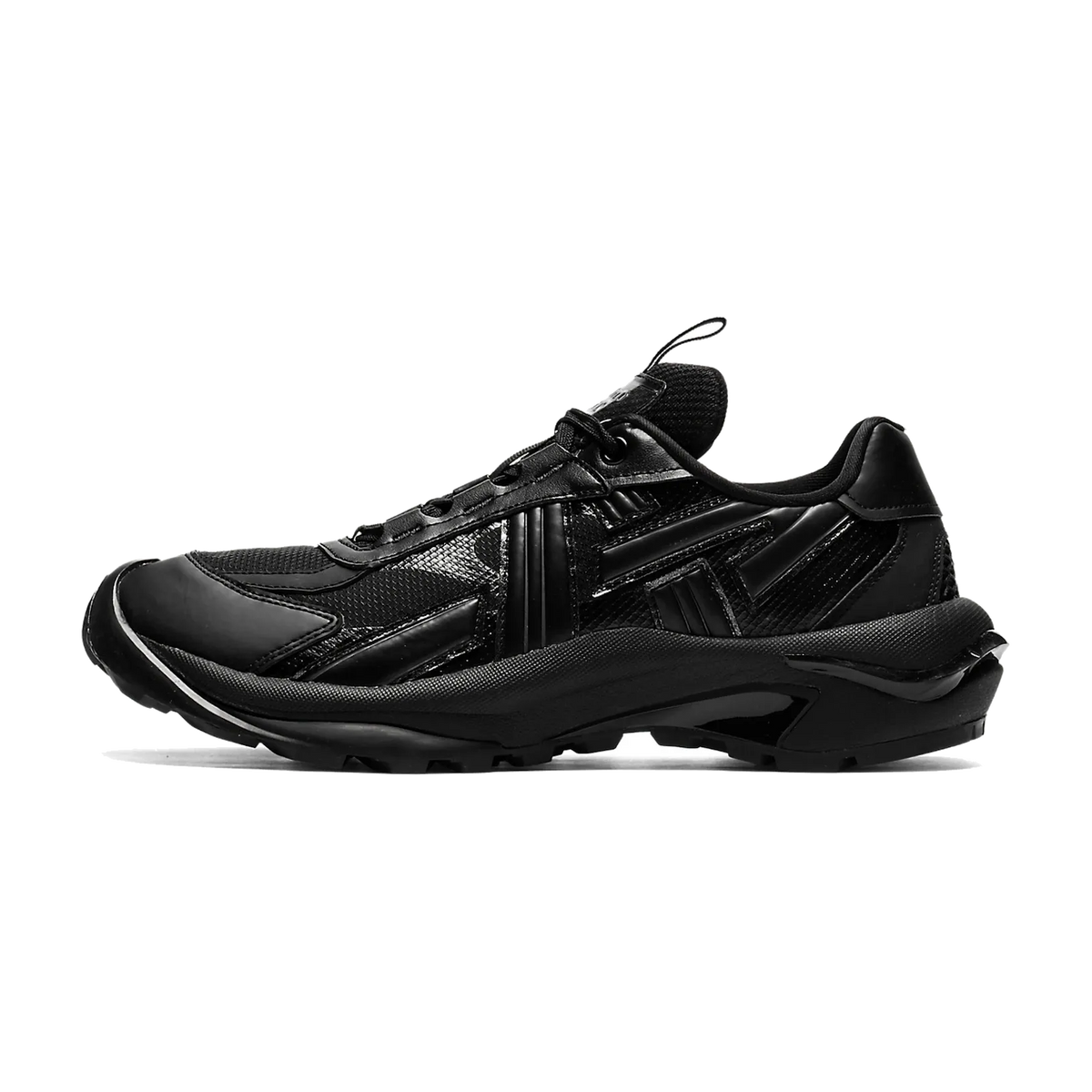 Onitsuka Tiger Tigtrail RS Black, zijaanzicht, zwarte mesh en leer met contrasterende stiksels, massieve zool
