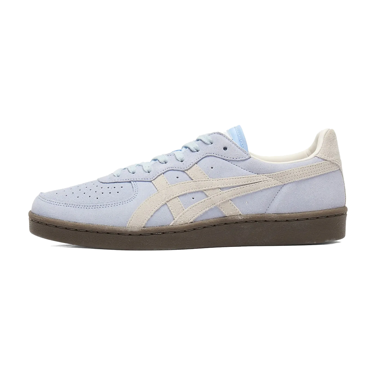 Onitsuka Tiger GSM Soft Sky White, zijaanzicht met lichtblauw suède upper, crème-kleurige strepen en bruine zool