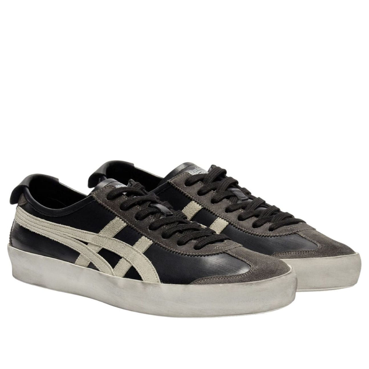 Onitsuka Tiger Mexico 66 Italian Made Black White, paar samen vooraanzicht met Tiger-logo op de hiel