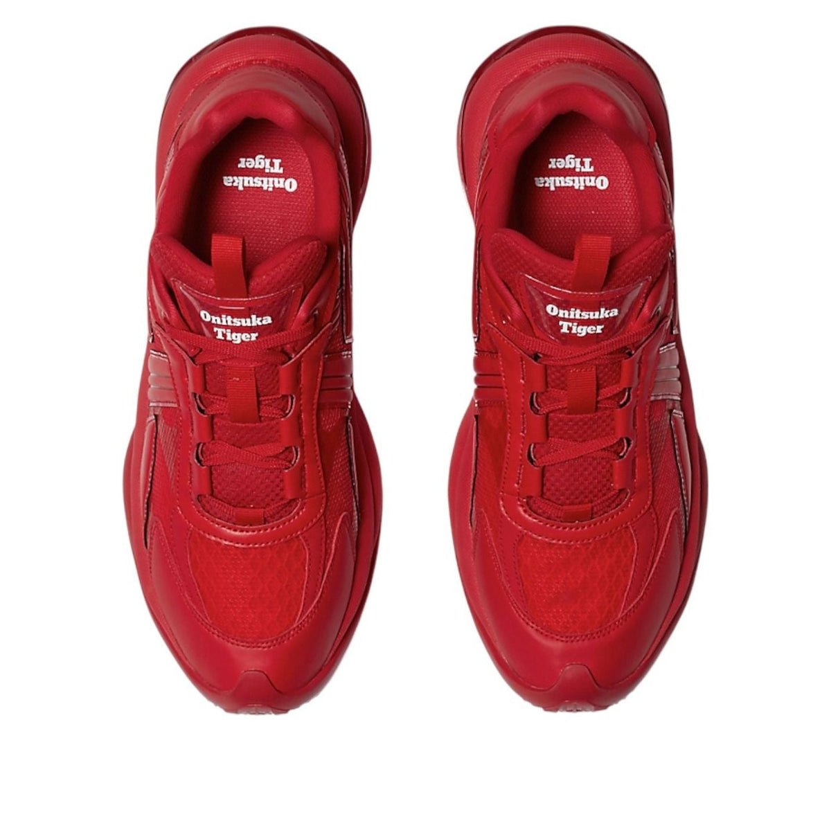 Onitsuka Tiger Tigtrail Classic Red vooraanzicht paar, witte merklabels op tong en rode details zichtbaar