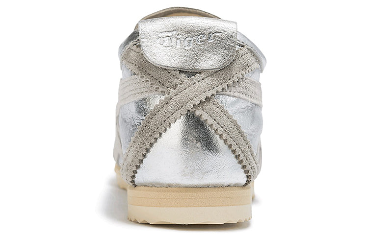 Onitsuka Tiger Mexico 66 Deluxe NM Silver Piedmont Grey achteraanzicht met gekruiste band en lichte hak