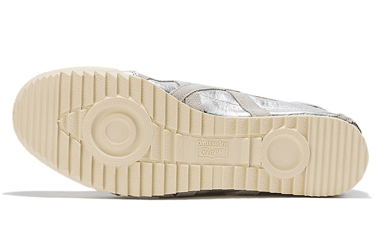 Onitsuka Tiger Mexico 66 Deluxe NM Silver Piedmont Grey zoolprofiel met gegroefde crème rubber en branding