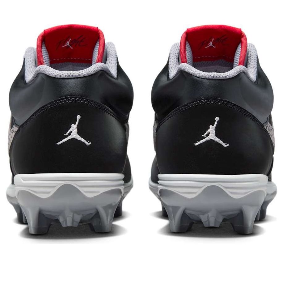 Jordan Stadium 90 Low TD Black Cement achteraanzicht met Jumpman logo en grijze voetbalzool