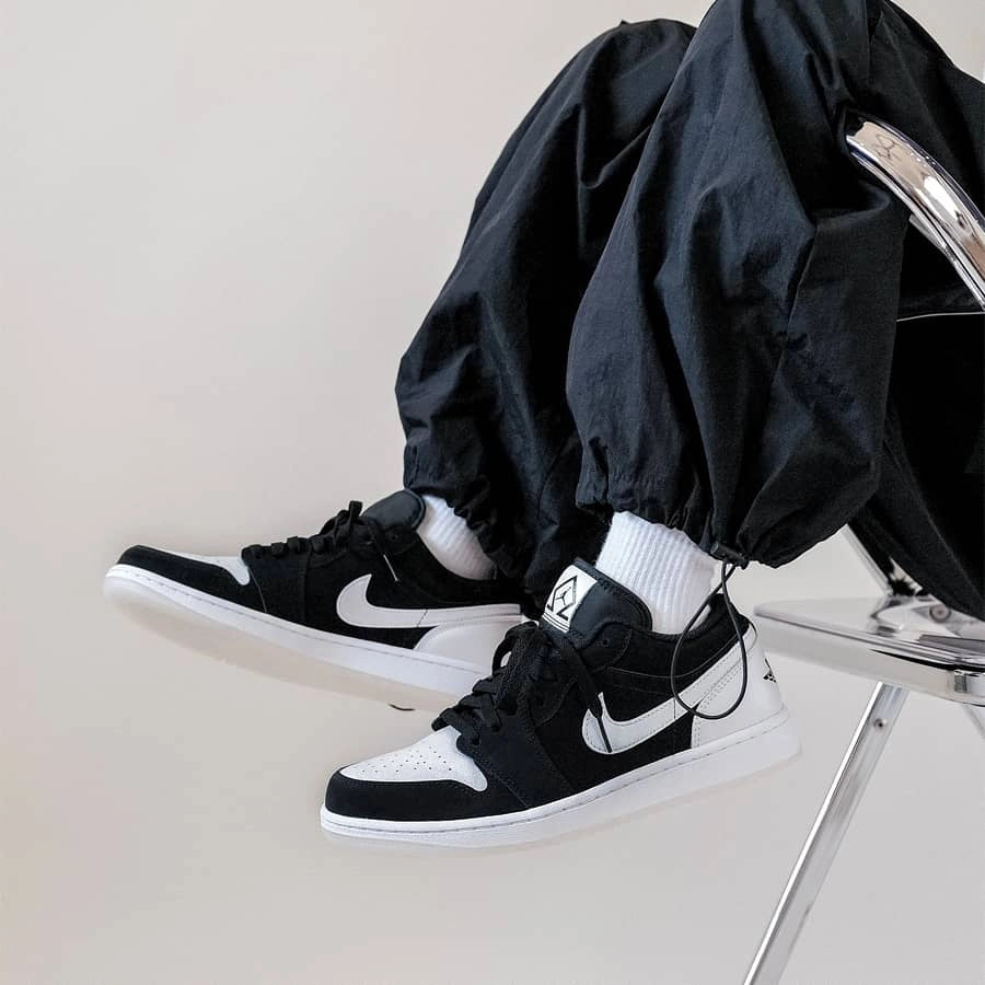 Air Jordan 1 Low Black White Diamond