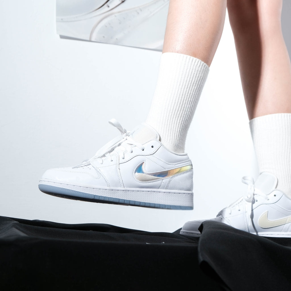 Air Jordan 1 Low Glitter Swoosh FQ9112-100