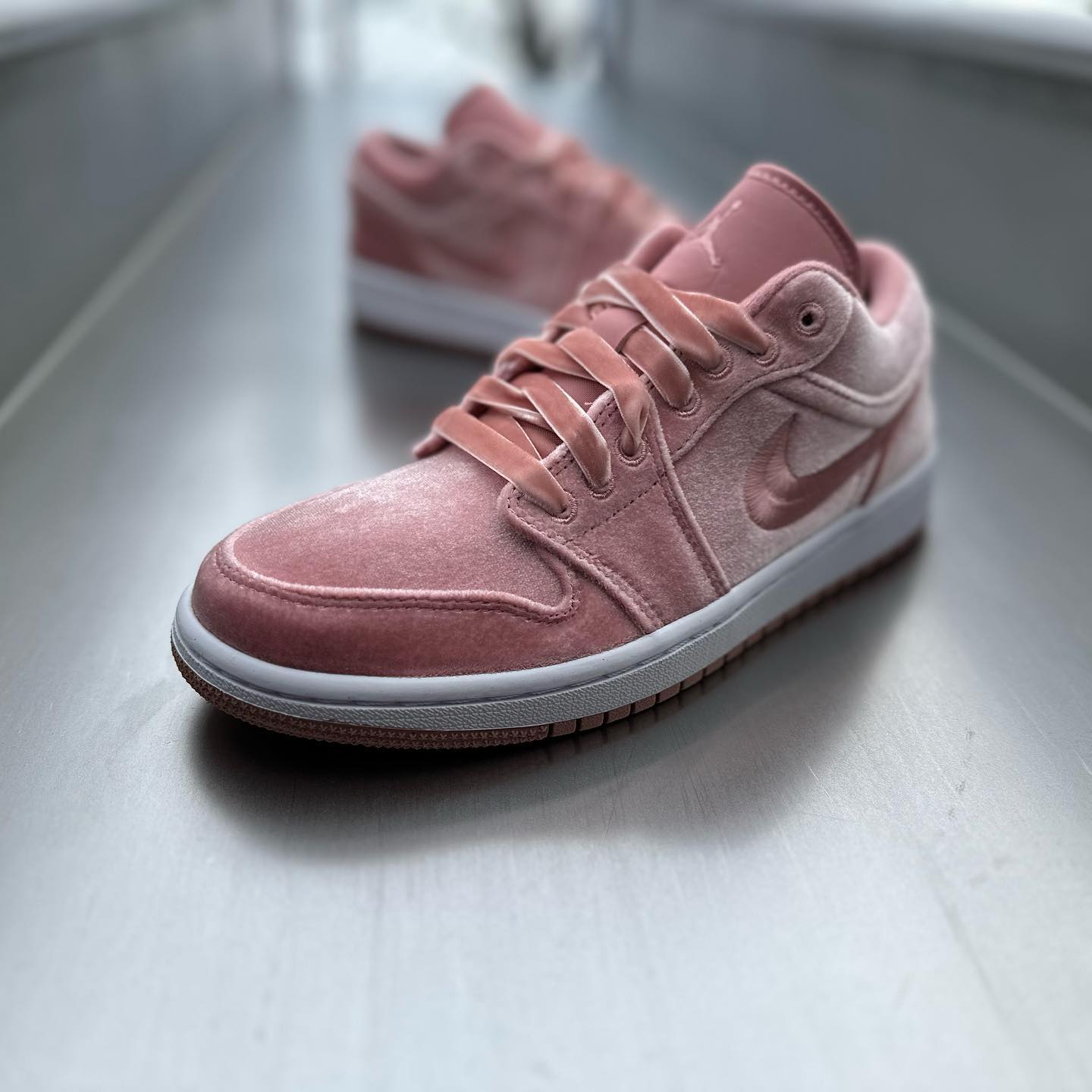 Air Jordan 1 Low SE Pink Velvet