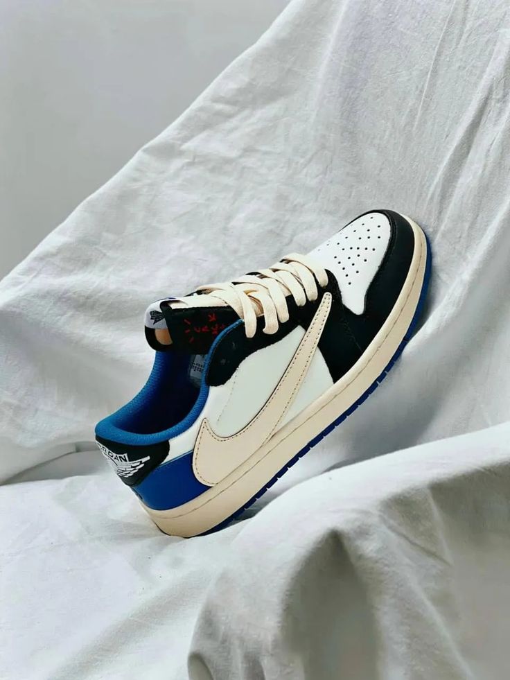 Air Jordan 1 Low Travis Scott Fragment