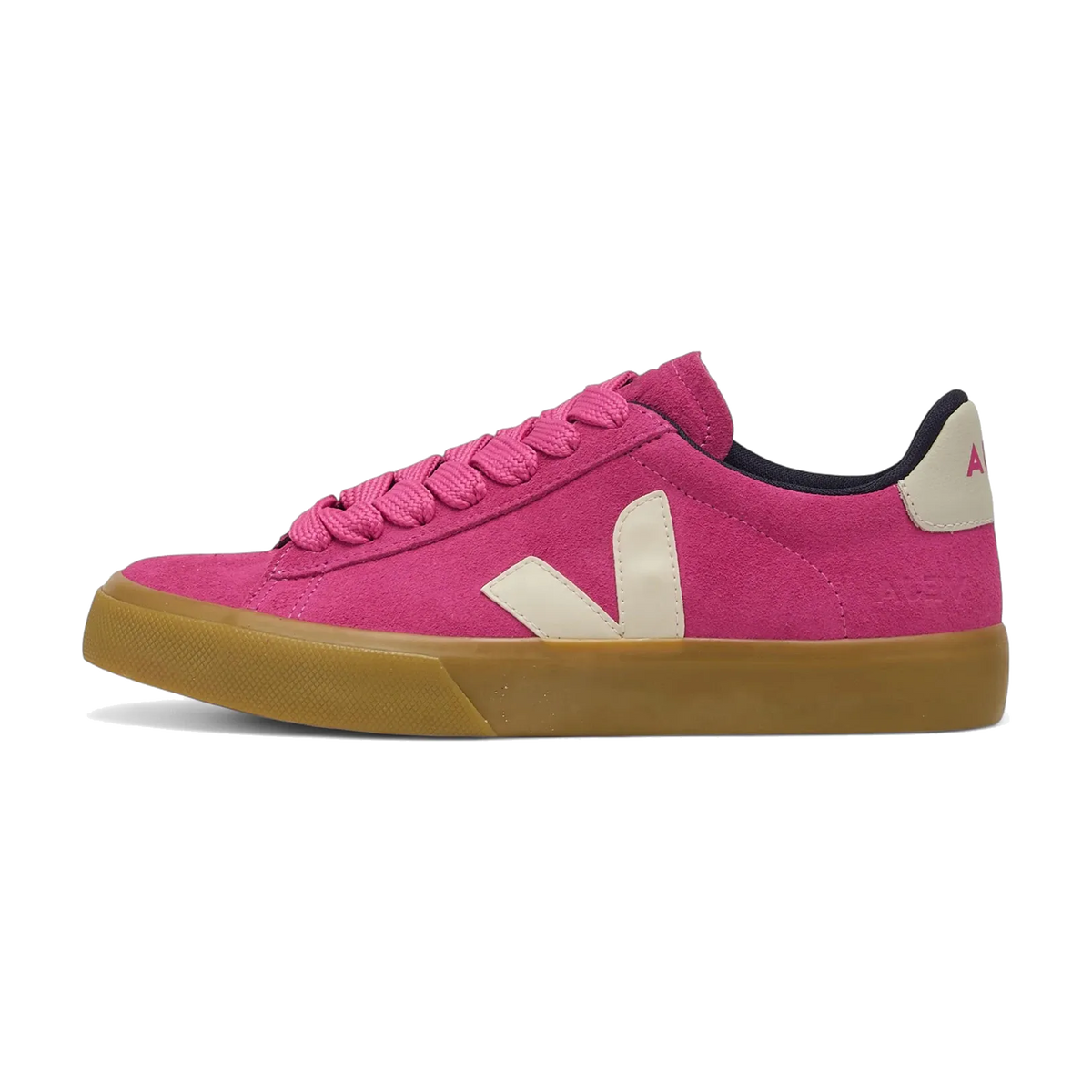 Veja Campo Bold Suede Pink Pierre Natural, zijaanzicht met roze suède, witte V-logo, gumzool in warm bruin, zwarte voering