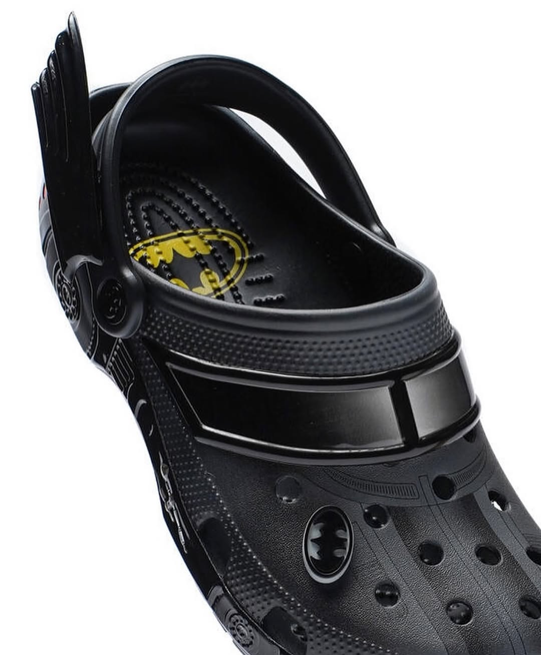 CrocsClassicClog_Batmobile_xBatman