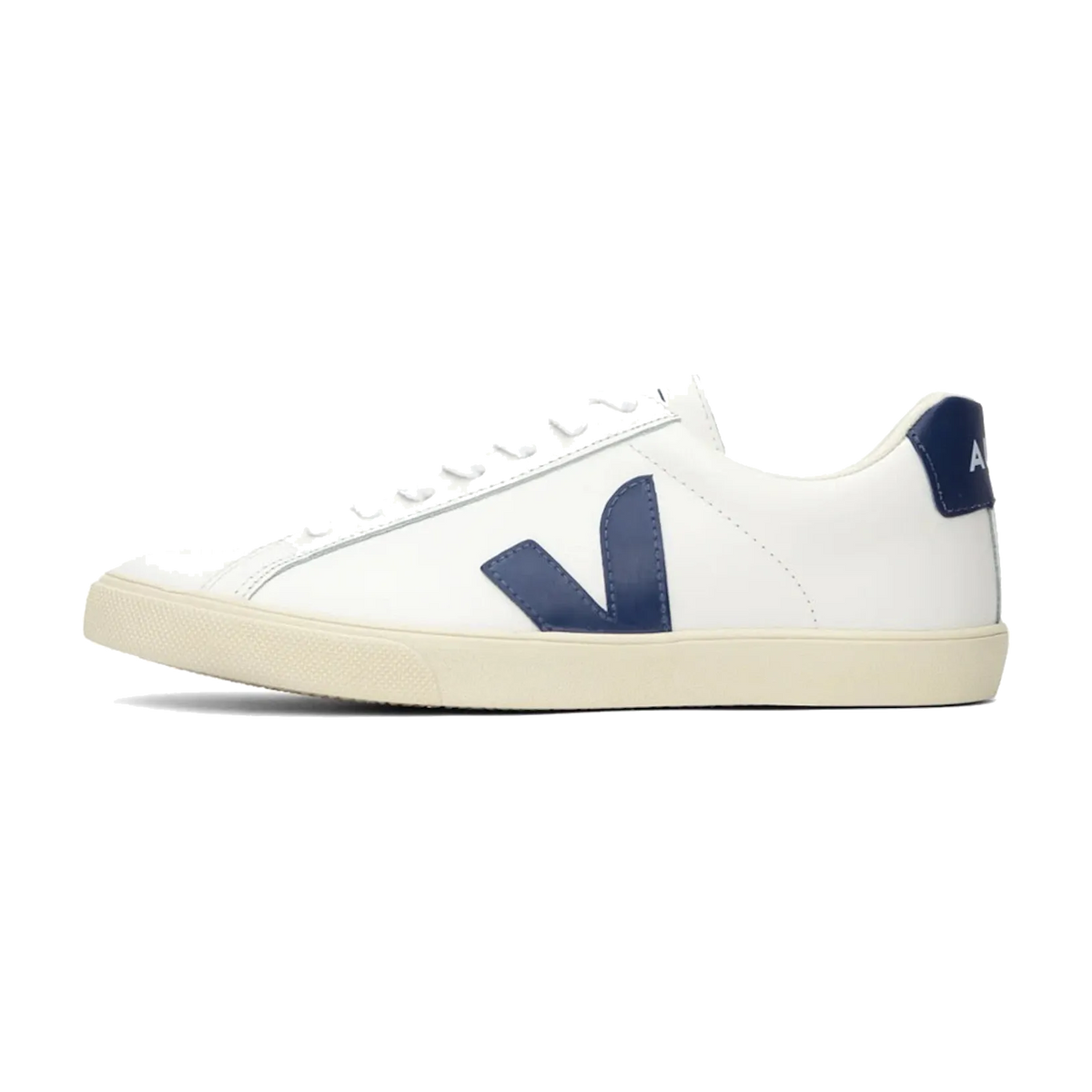 Veja Esplar Leather White Cobalt zijaanzicht met wit leer, donkerblauwe V-logo en beige zool