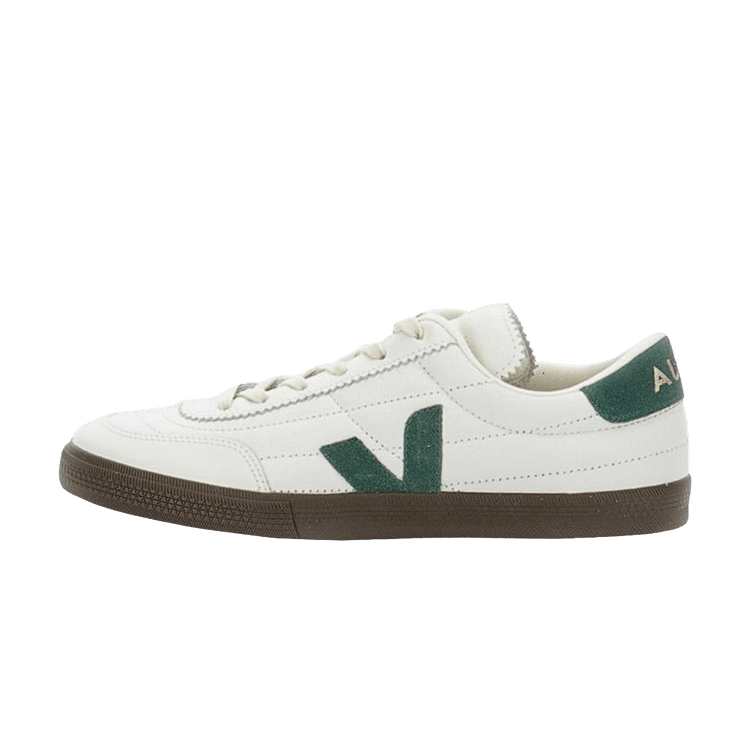 Veja Panenka White Cyprus Eagle zijaanzicht, wit leer met groen suède V-logo en bruine rubberzool