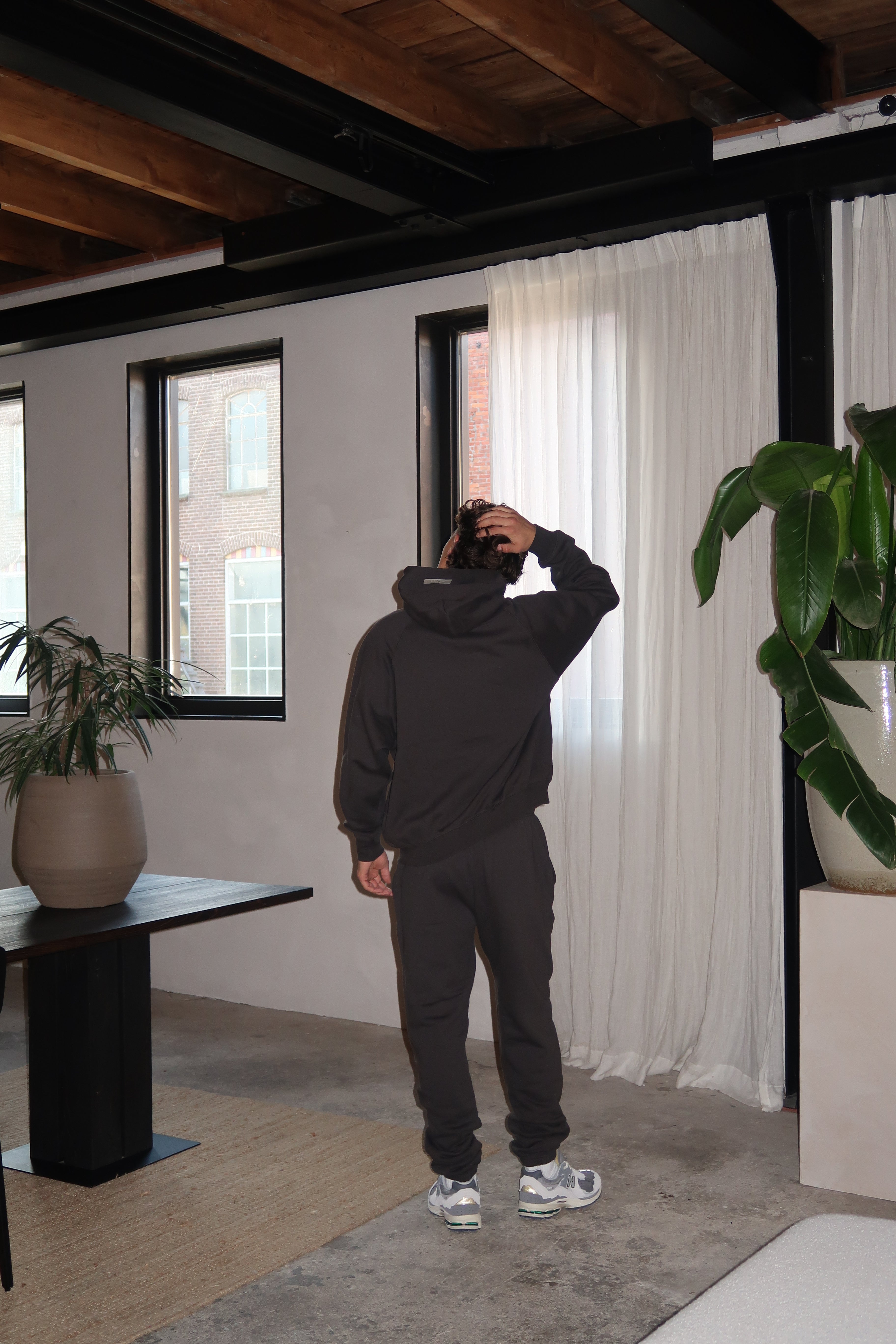 Fear of God Essentials 1977 Iron Black Lange Broek