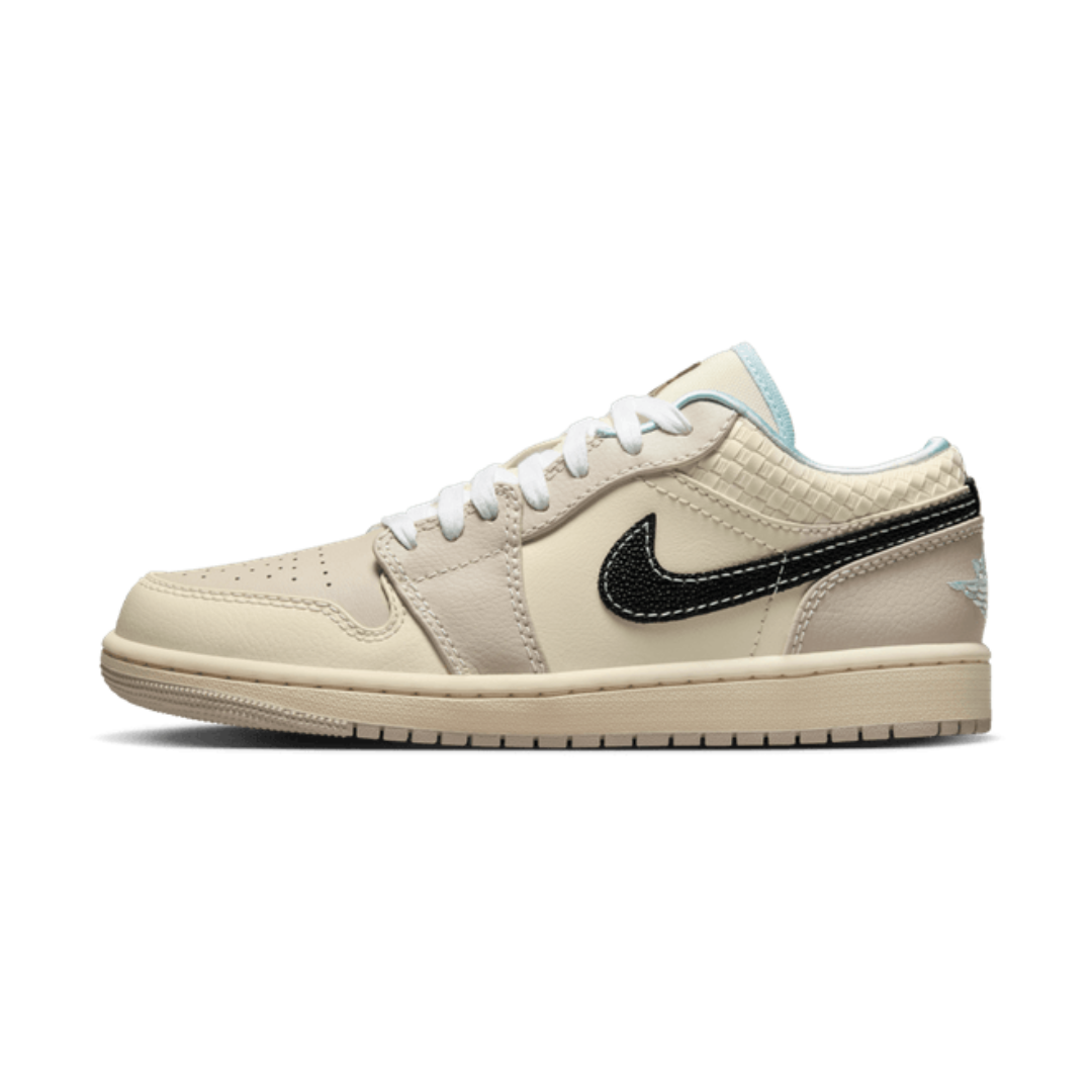Jordan 1 Low SE
Sanddrift Glacier Blue