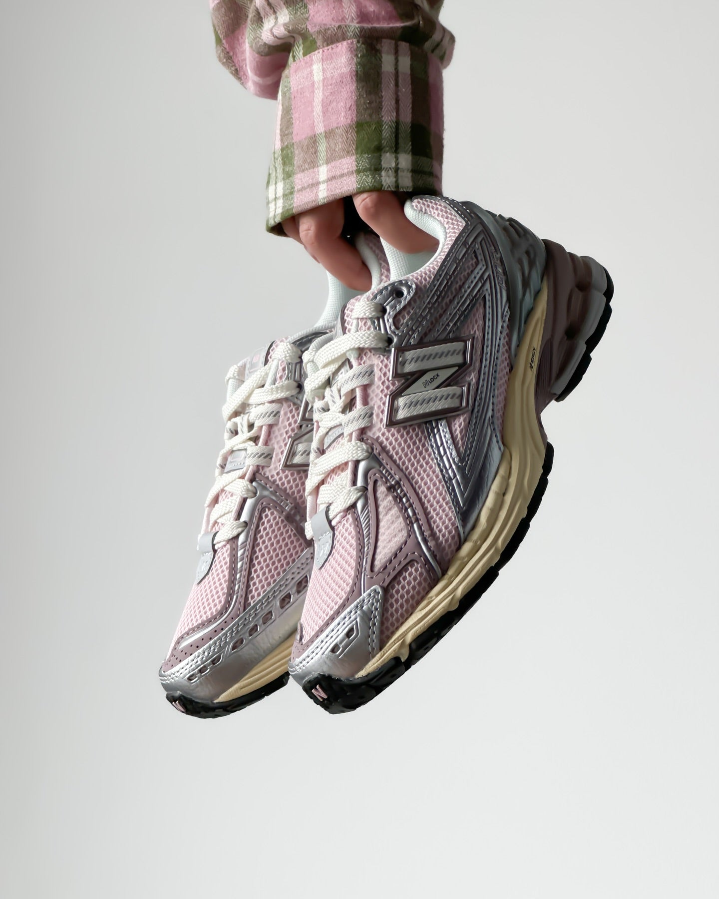 New Balance 1906R Rose Sugar Silver