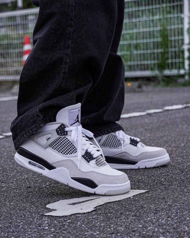 Nike Air Jordan 4 Retro Military Black