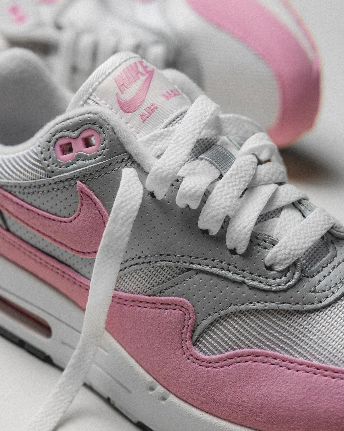 Nike Air Max 1 '87 Metallic Platinum Pink Rise