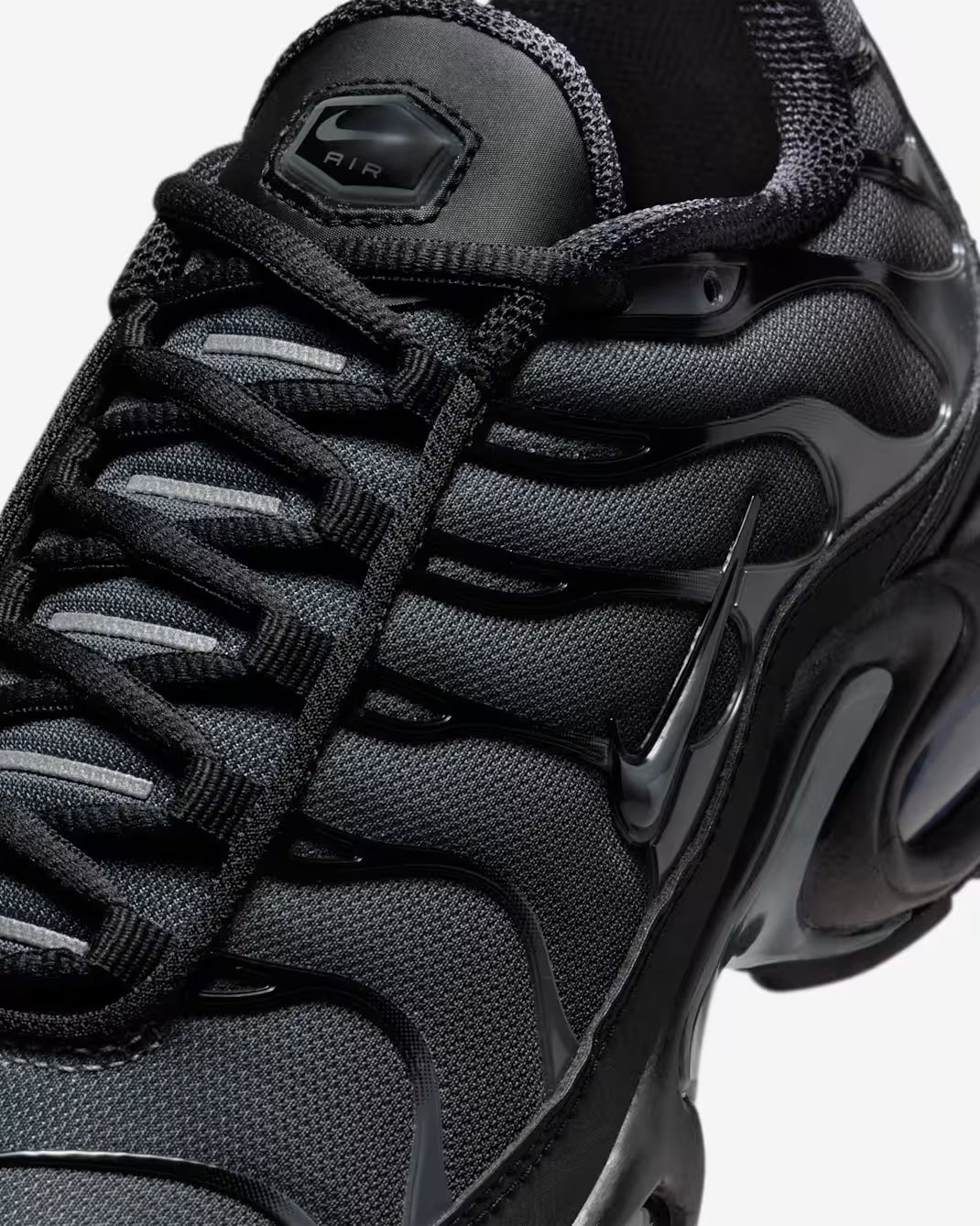 Nike Air Max Plus
Black Anthracite Sail