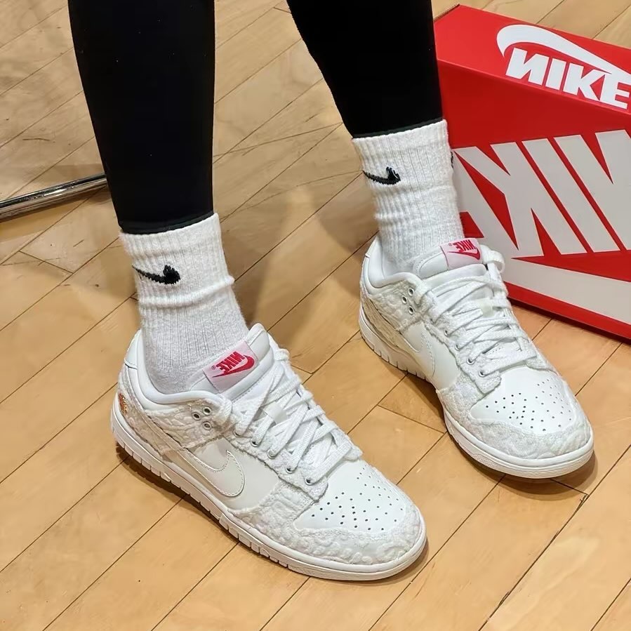 Nike Dunk Low Her Flowers 1