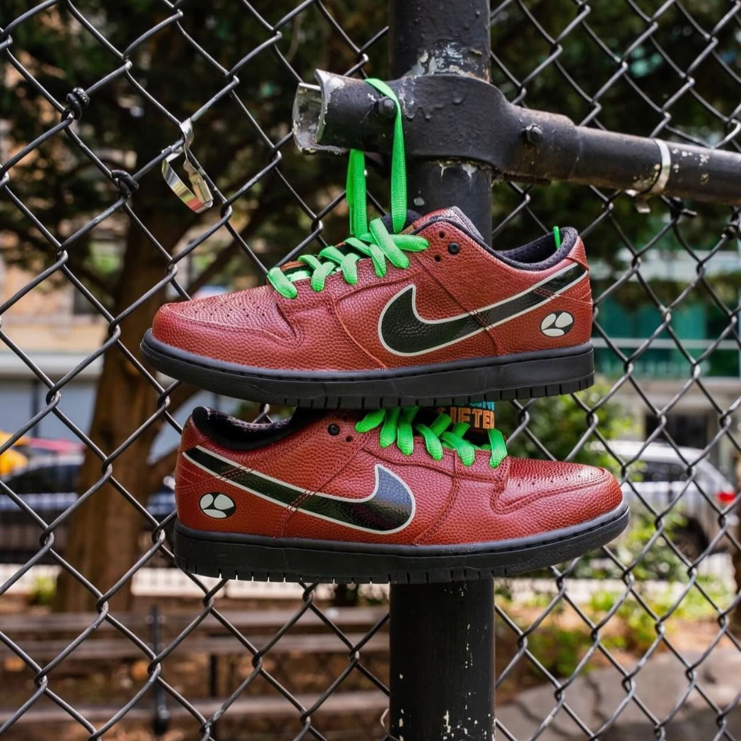 Nike SB Dunk Low Limosine Skateboards