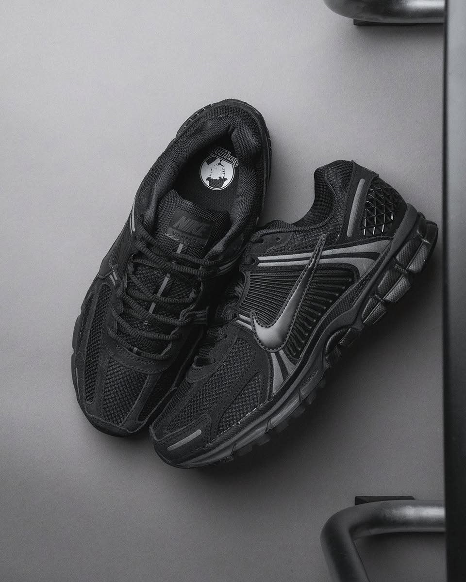 Nike Zoom Vomero 5 Black Metallic Dark Grey