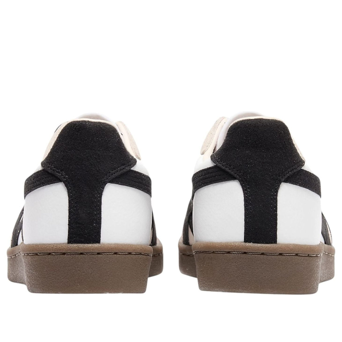 Onitsuka Tiger GSM White Black Beige Toe, achteraanzicht toont zwarte haak en witte voering met beige hiel