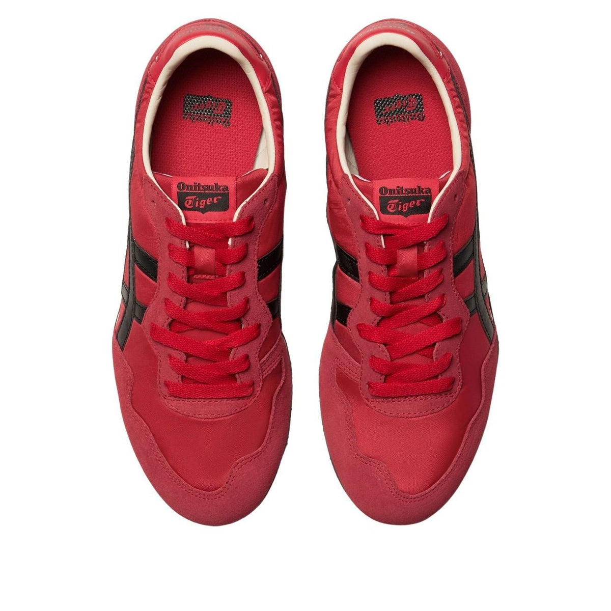 Onitsuka Tiger Serrano Classic Red Black, vooraanzicht met rode veters en rode suède