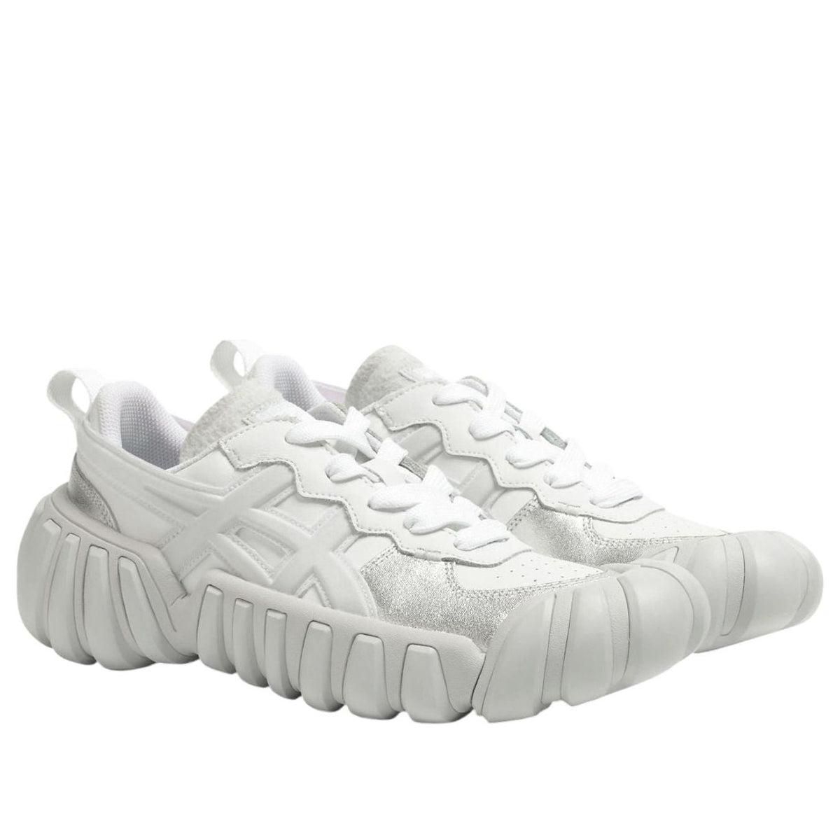 Onitsuka Tiger Dentigre LS White Metallic Silver vooraanzicht met vetersluiting en glitterdetails