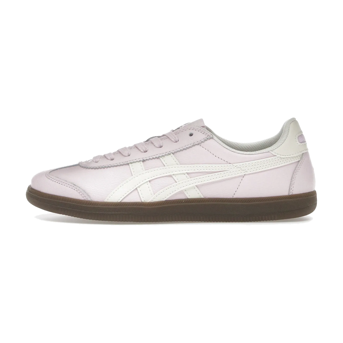 Onitsuka Tiger Tokuten Crystal Pink Cream Gum, zijaanzicht met roze leren bovenwerk, crèmekleurige strepen en bruine gumzool