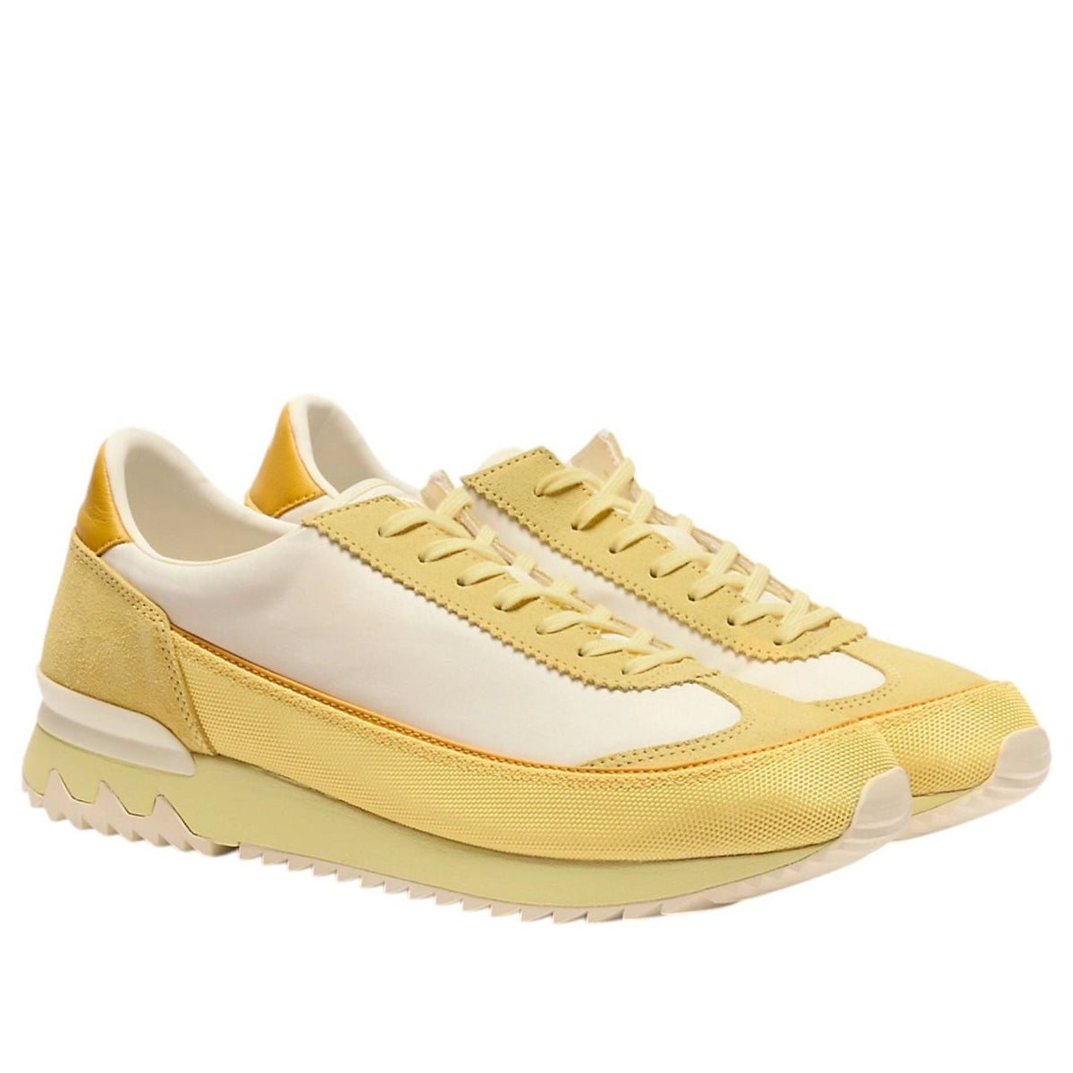 Onitsuka Tiger HSINTI Ivory Faded Yellow, paar samen driekwart aanzicht met gele gaas en wit vlak