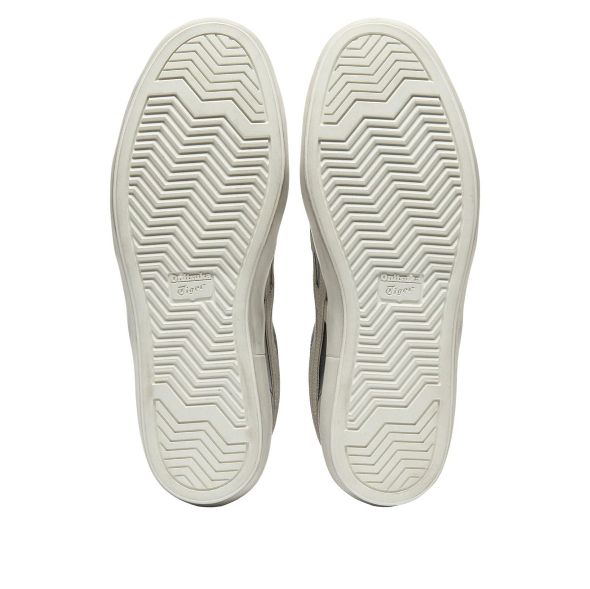 Onitsuka Tiger Fabre Low Italian Made Black White, zoolprofiel met chevron-streeppatroon in grijs