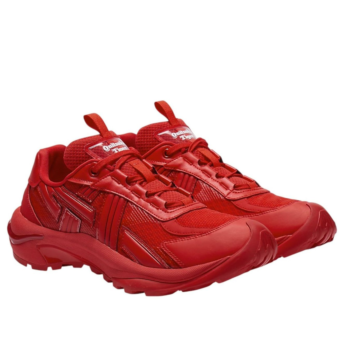 Onitsuka Tiger Tigtrail Classic Red paar samen vanuit bovenaanzicht, symmetrische rode constructie met textuur en stiksels