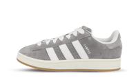 Adidas Campus 00s Grey White zijaanzicht, grijze suède met witte strepen en crèmewitte zool