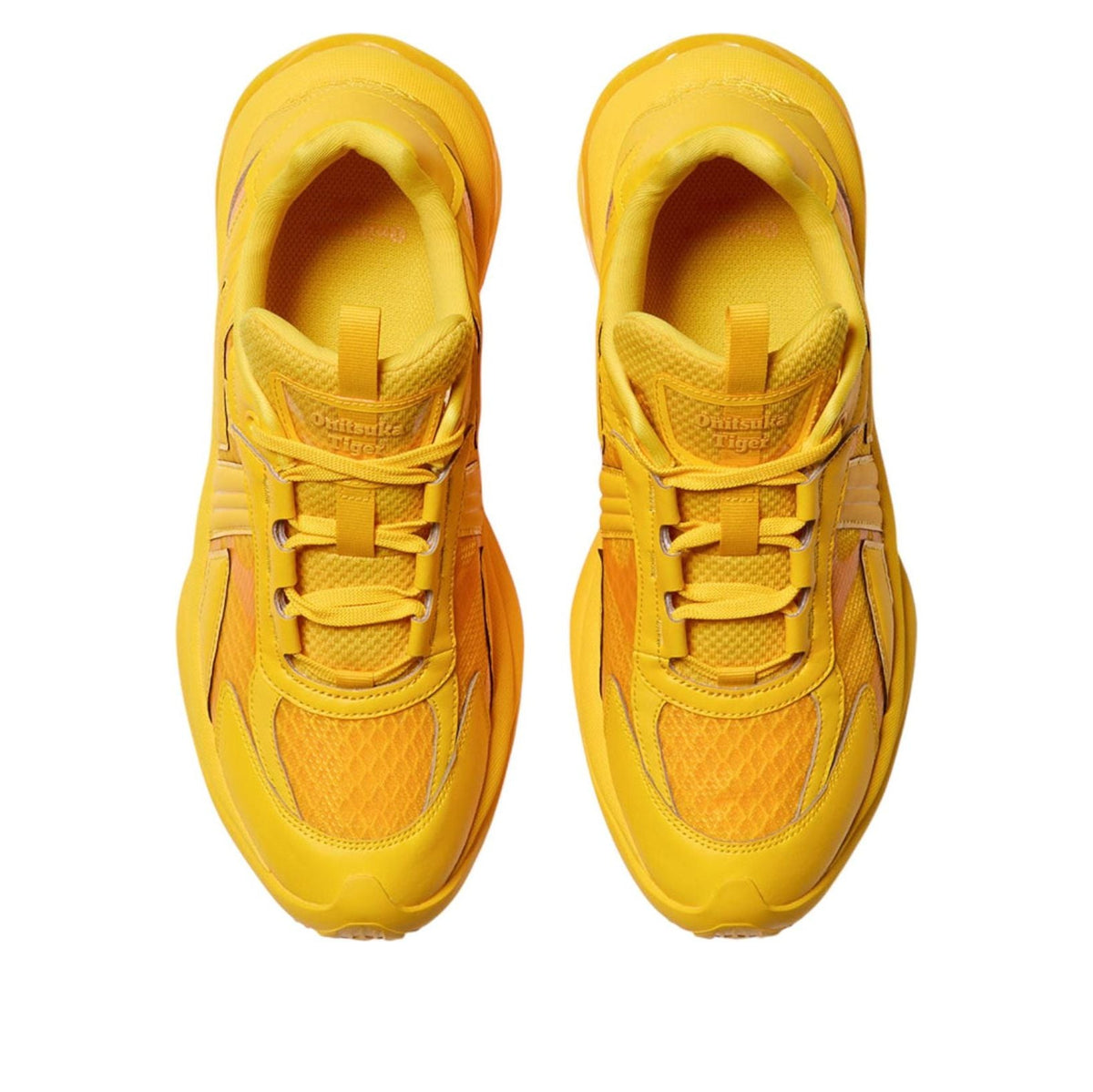 Onitsuka Tiger Tigtrail Yellow, bovenaanzicht tonen gele veters en mesh-textuur op neus