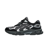 ASICS Gel-NYC 2.0 Graphite Grey Black, zijaanzicht met zwart-wit kleurvlakken en grijze zool