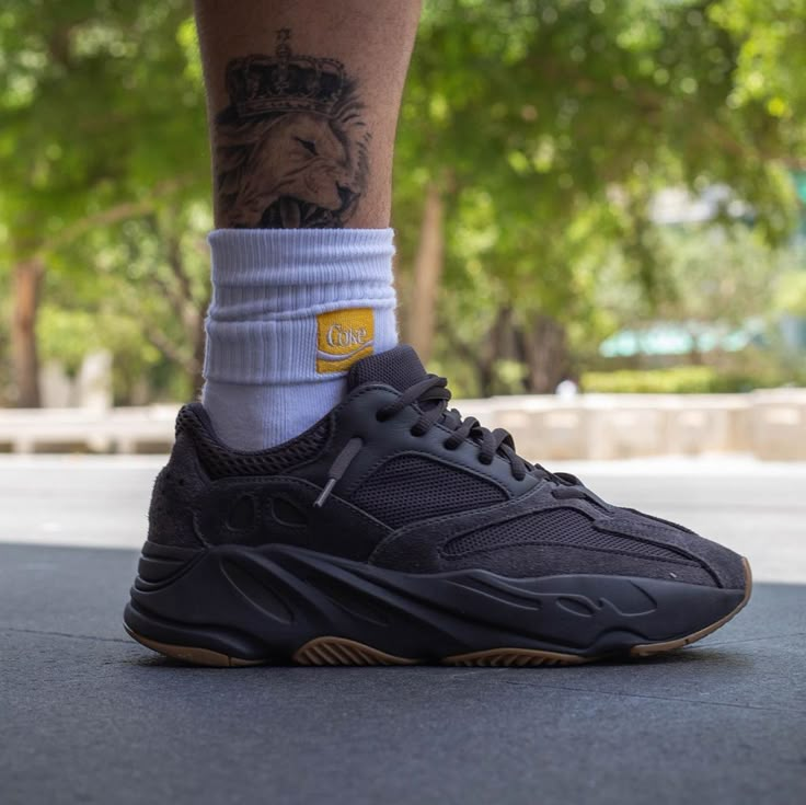 Adidas Yeezy 700 Utility Black