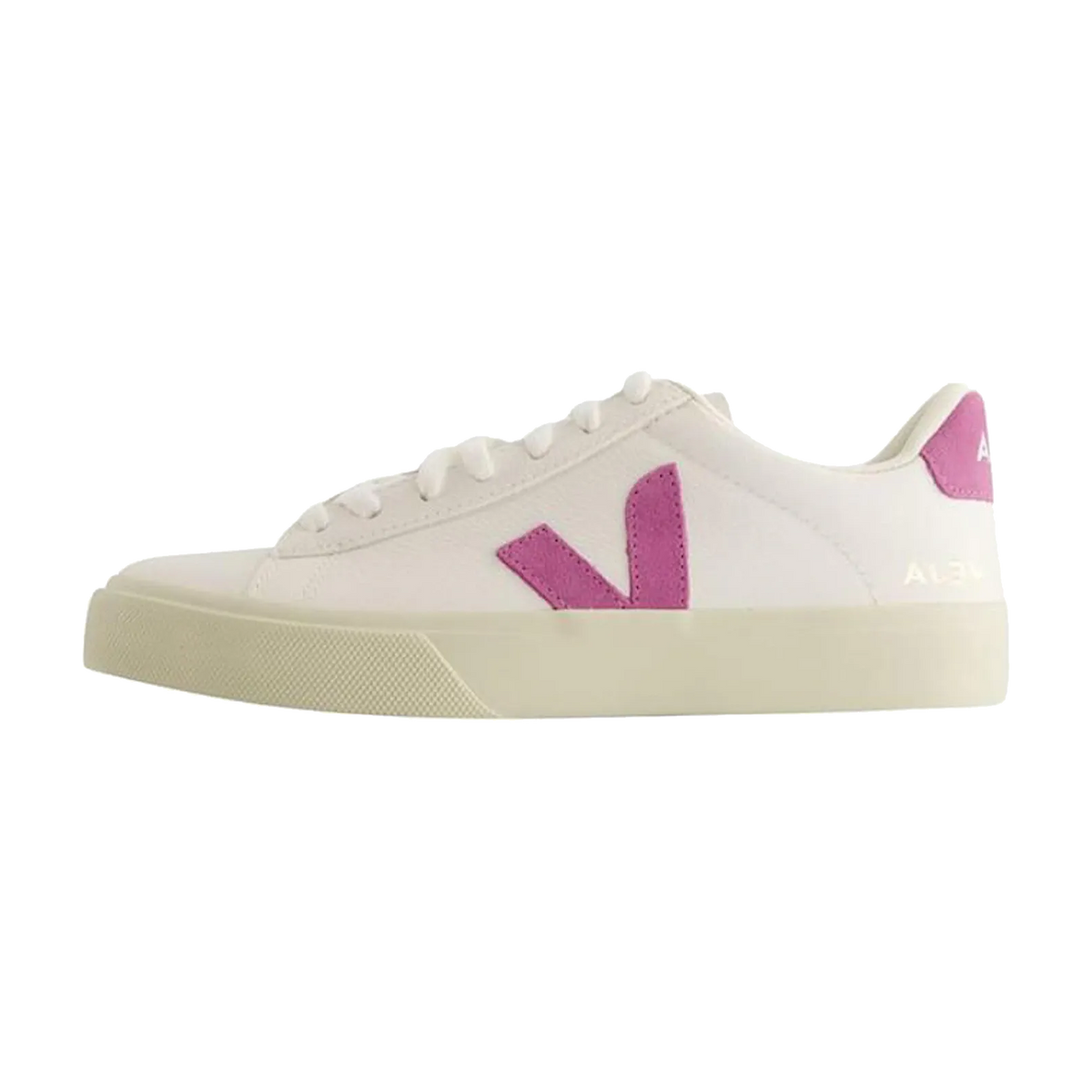 Veja Campo Extra White Mulberry sneaker, zijaanzicht met wit canvas en fuchsia V-logo, crème zool