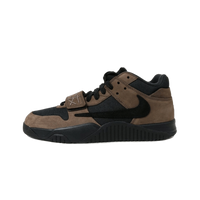 Air Jordan Jumpman Jack TR Travis Scott Dark Mocha, zijaanzicht met taupe suède, zwart mesh en ribbelzool
