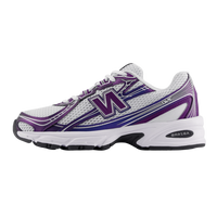 New Balance 740v2 Concord Grape, zijaanzicht met witte mesh upper, paarse en donkerblauwe accenten en witte zool