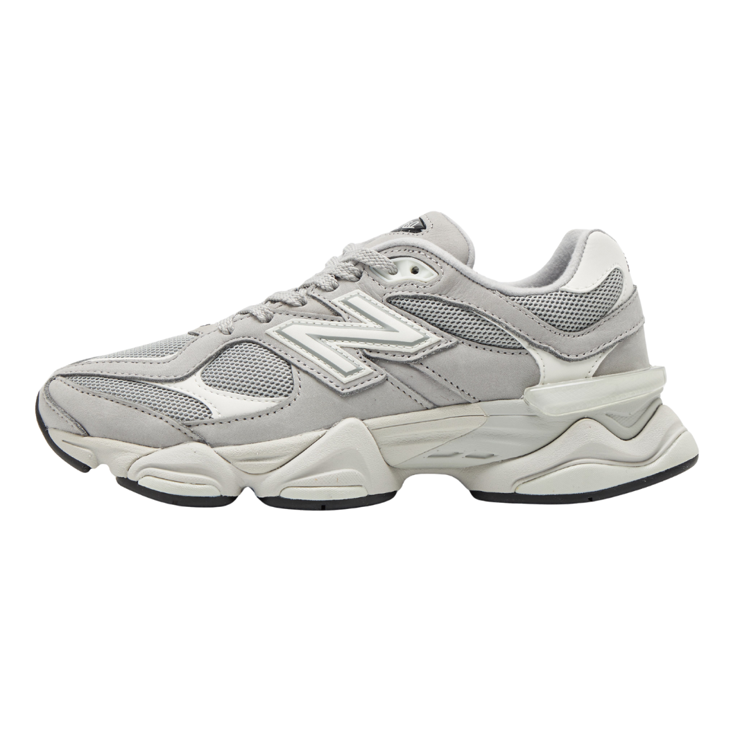 New Balance 9060
Light Grey Silver Metallic