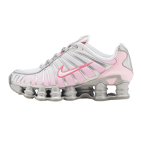 Nike Shox TL Pink Foam zijaanzicht met wit en roze textiel, roze Swoosh en grijze Shox-zool