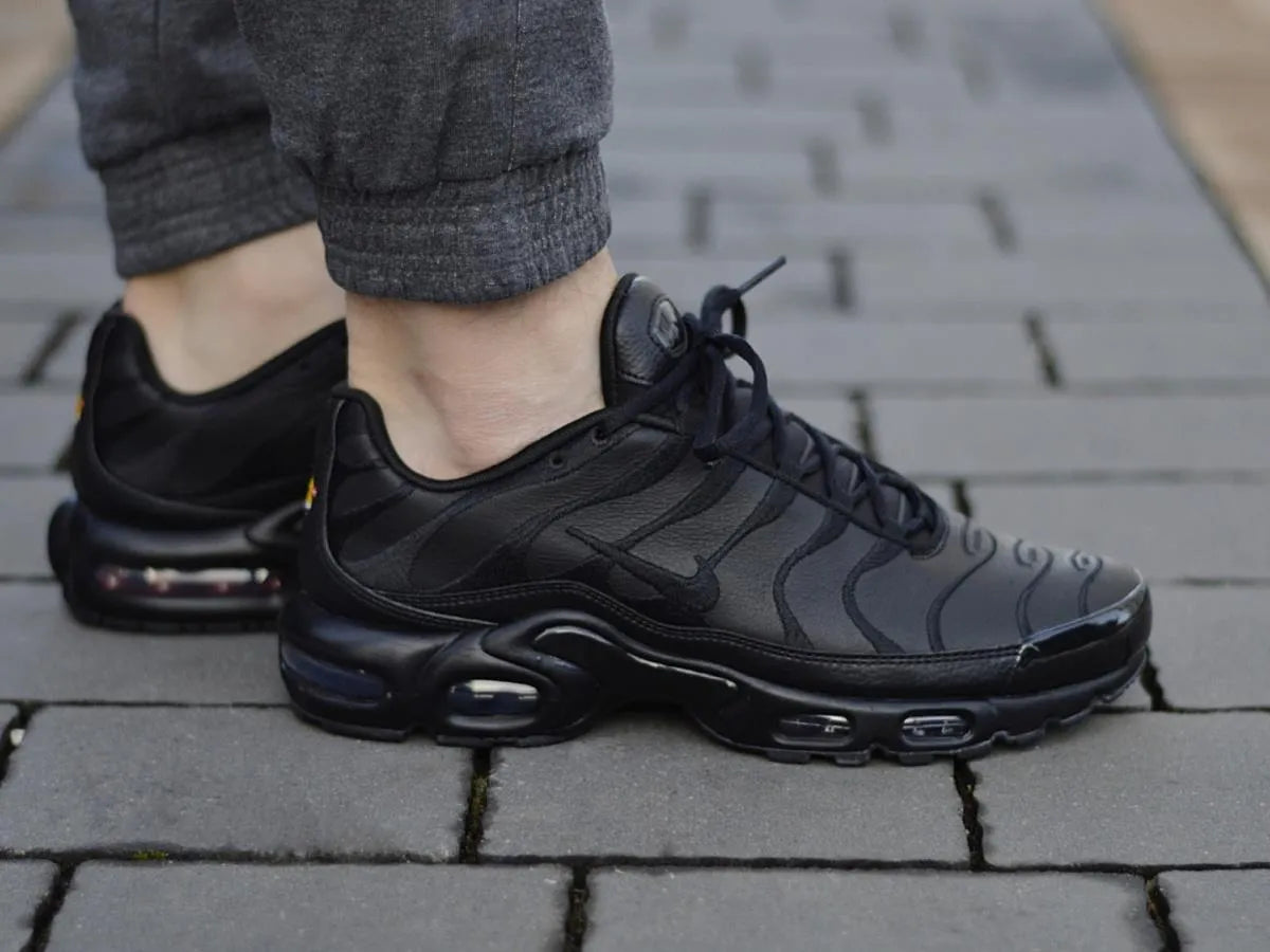 Nike Air Max Plus Triple Black Leather