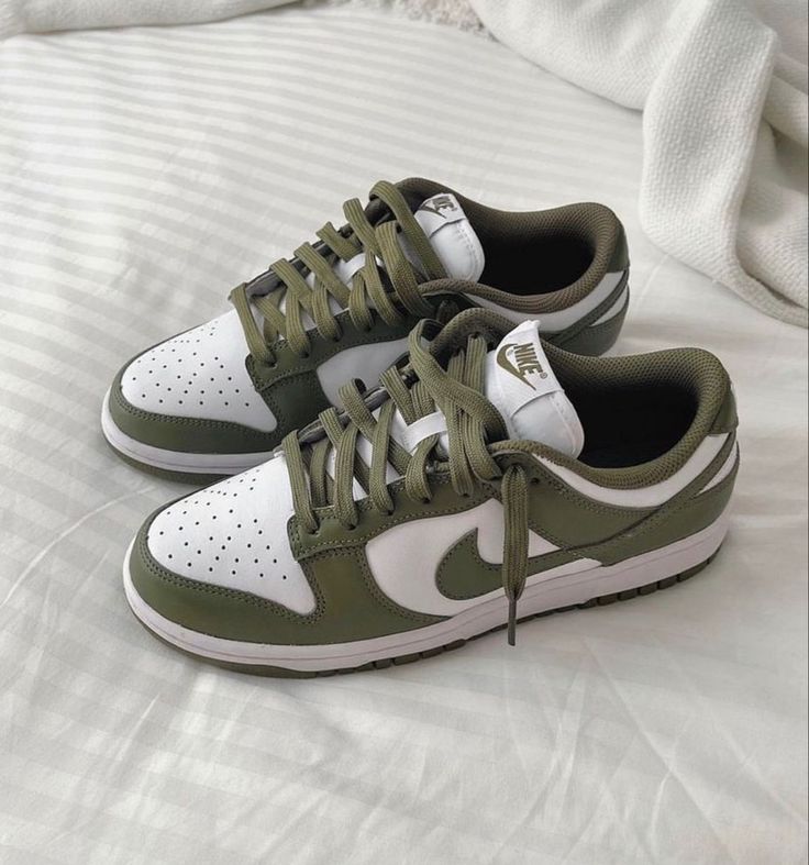 Nike Dunk Low Medium Olive