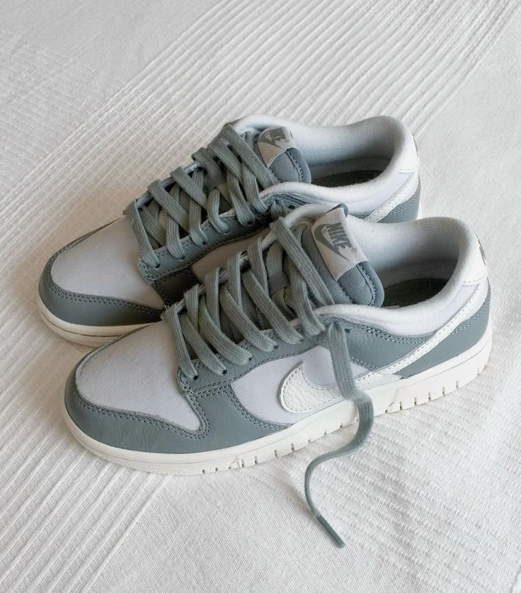 Nike Dunk Low Retro PRM Mica Green