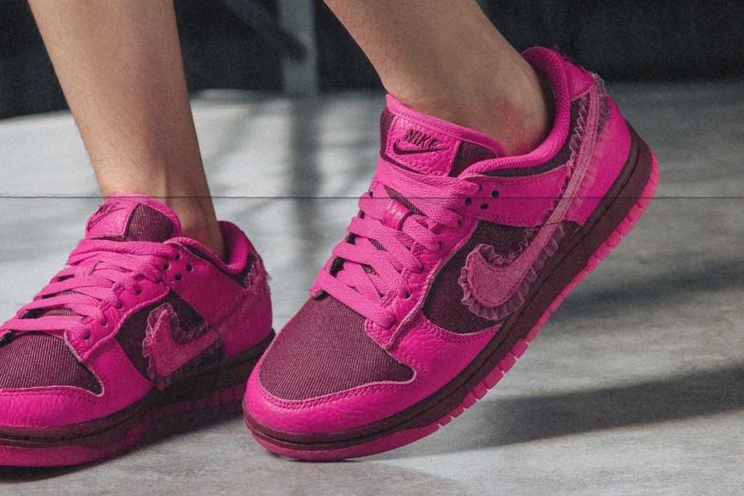 Nike Dunk Low Valentines Day (2022)