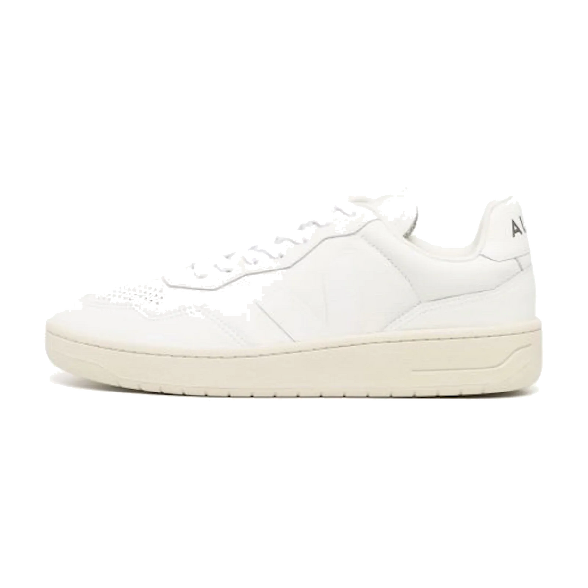 Veja V-90 OT Leather White zijaanzicht, wit leer met crèmekleurige zool en geperforeerde details