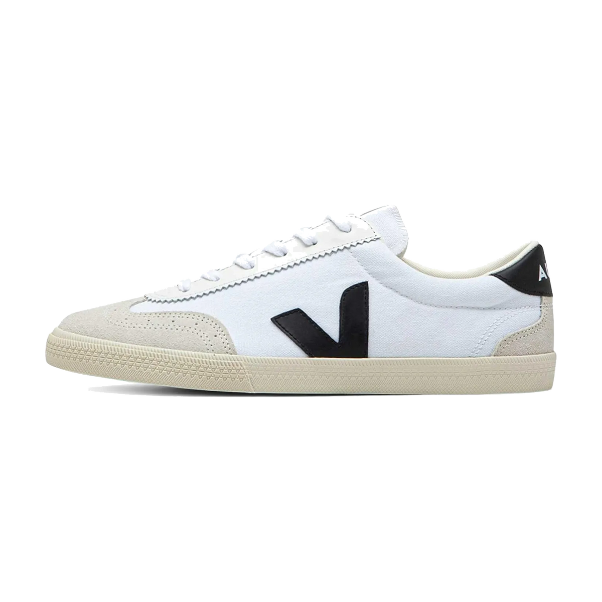 Veja Volley Canvas White Black, zijaanzicht met witte canvas, beige suède neus en zwart V-logo