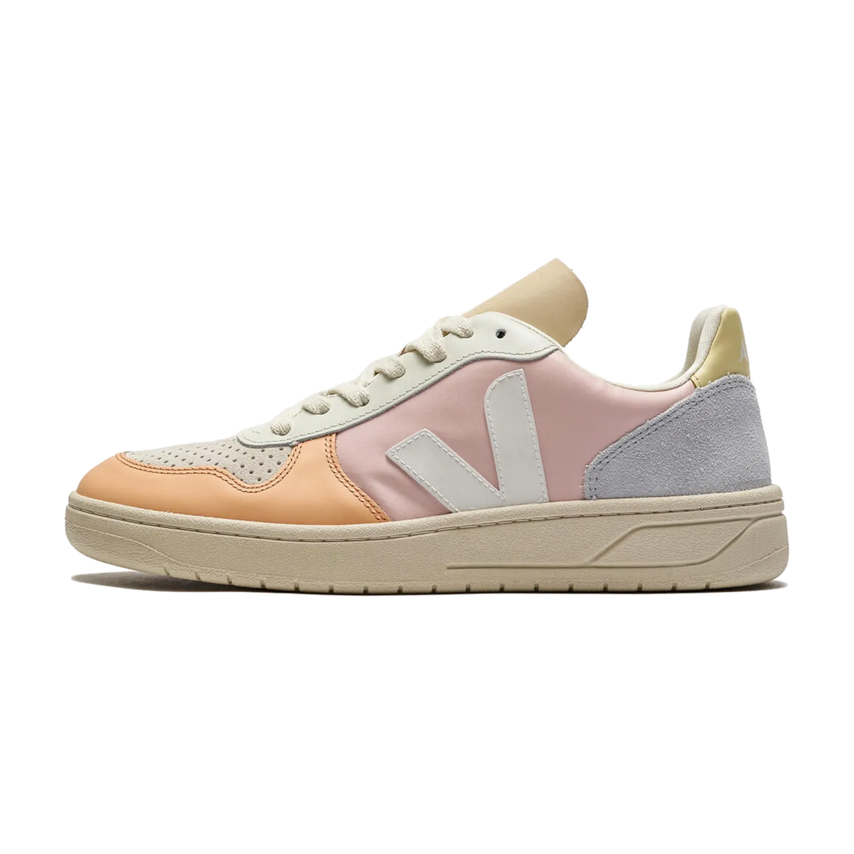 Veja V-10 Leather Petale White, zijaanzicht met kleurvlakken in roze, wit, grijs en beige, en wit V-logo