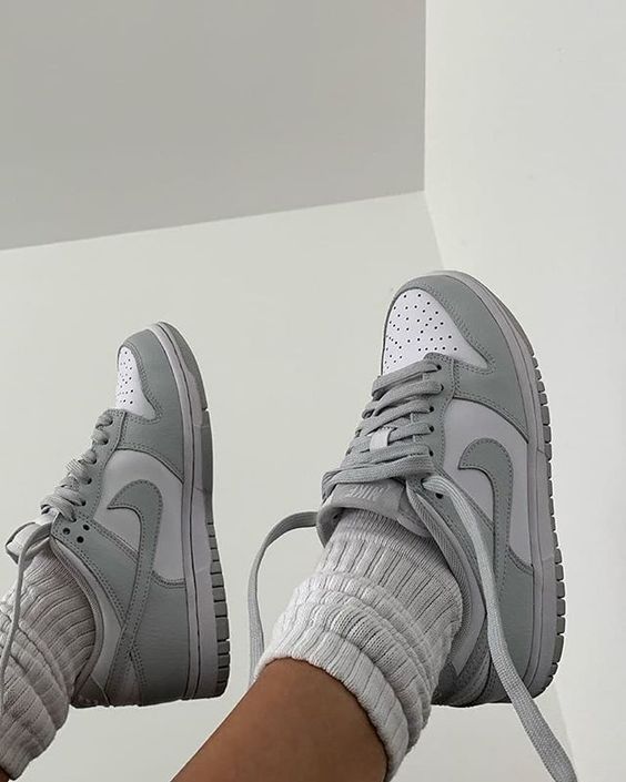 Nike schoenen grijs dames online